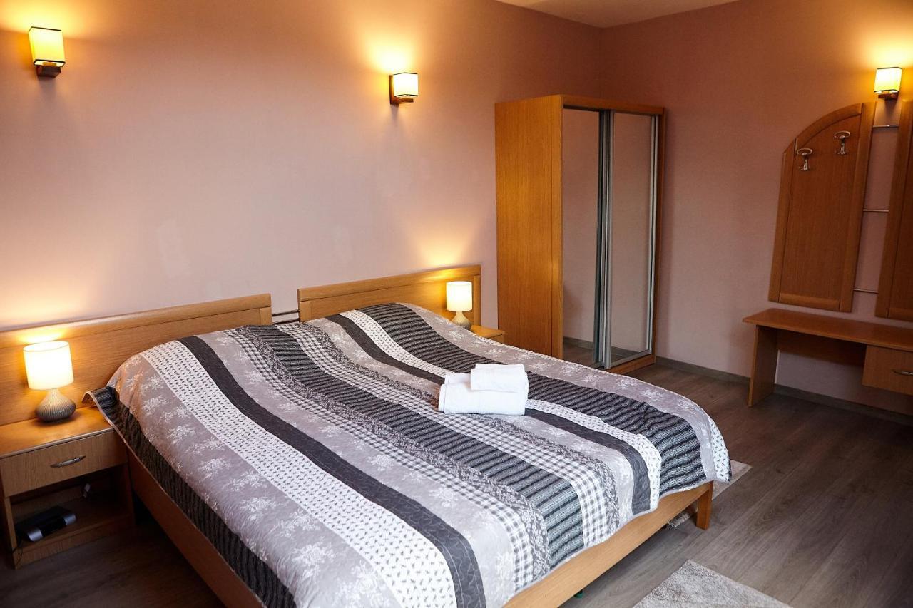 Apartament Rozelor Braszów Zewnętrze zdjęcie