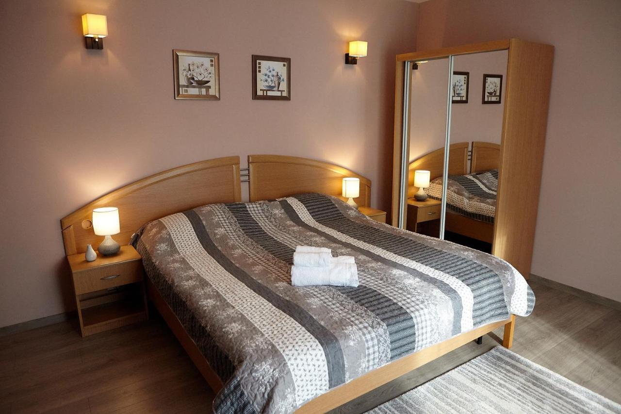 Apartament Rozelor Braszów Zewnętrze zdjęcie
